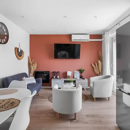 Le Terra Cota - 3 Privees, Parking, Clim & Wifi דירה טולון